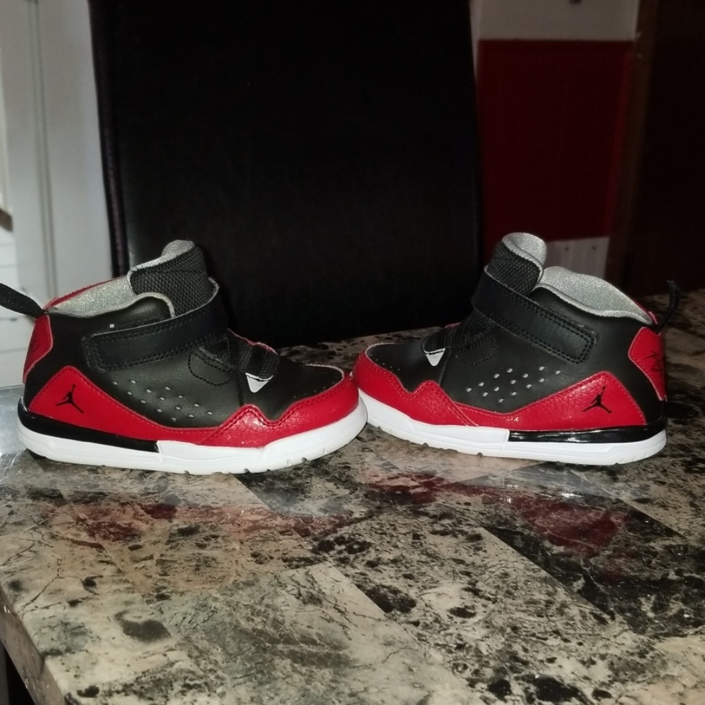 Jordan Flight SC 3BT size 8c